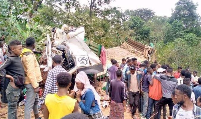 The traffic accident happened today in Yirgacheffe district's Konga kebele of SNNP region