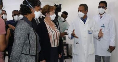 on: Dr. Lia Tadesse, Minister of Health, and Ambassador Jacobson Tracey, Chargé d Affaires of the U.S. Embassy in Addis Ababa, tour St. Peter’s Hospital’s TB/ MDR-TB unit on November 4, 2022.